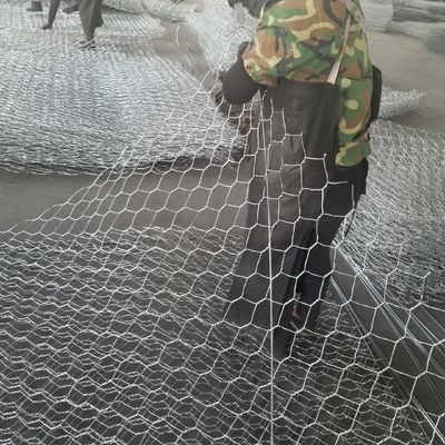 8*10cm Hole Size Gabion Wire Mesh Wall Clip Gun High Tensile Wire Flood Resilience For Riverbank Protection