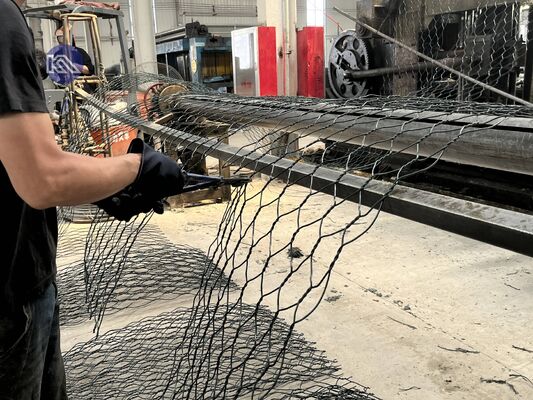 Hot-Dip Galvanized Gabion Basket Box Retaining Wall Hydraulic Sluice Gate Stone Armor Coastal Bank Stabilization