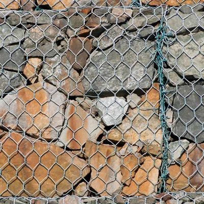 洪水制御 岩壁 六角線網 ガビオンボックス 石籠 2x1x1m 石で満たされたガビオンバスケット